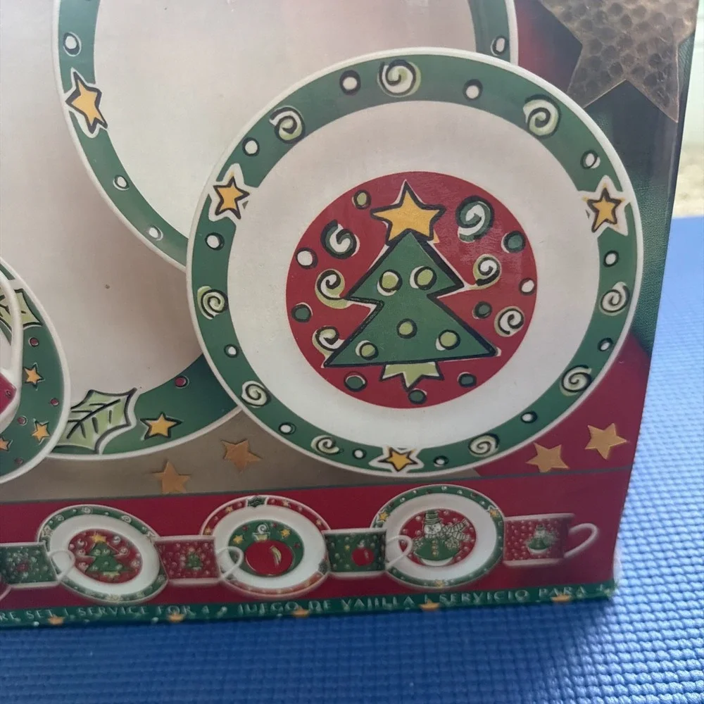 NEW Gibson Christmas Treasures Holiday Dinnerware 20pc Set Serving 4 W/Box Vtg